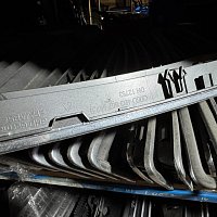 Audi A6 4B C5 4B3 807 647 B 2ZZ Mřížka vedení vzduchu - 2