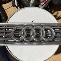 Přední maska ​​chladiče Audi A4 B5 - 2