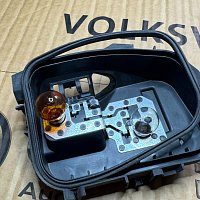 Držák krytu žárovky pravého zadního světla Volkswagen Sharan, diesel, 2014, 7N0945258, 103kW - 4