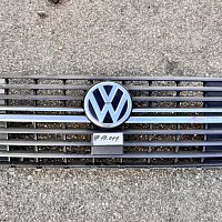 VW T6.1 Multivan Transporter 2019> Mřížka chladiče VW 7la - 2