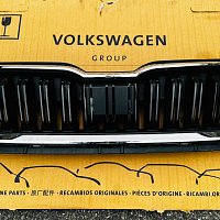 658 853 655 A Krytka  ZD4 satenove cerna KRYT radaru do masky Škoda Kamiq 2024 face - 4