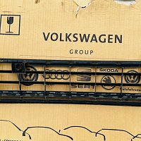 Golf VIII  MK 8 2020 Přední spodní mřížka chladiče CHROM - 5