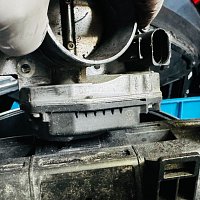 Škrící klapka VW  037133064F 037133064B - 2