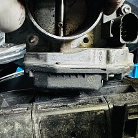 Škrící klapka VW  037133064F 037133064B - 3