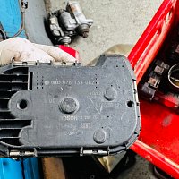 Škrící klapka VW AUDI Těleso hrdlo sání pro motory o objemu \(3.0L\) V6 - 2