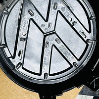 znak VW LOGO do nárazníku maska ciste bila/cerna 25.05.2020>> - 30.03.2026 - 2