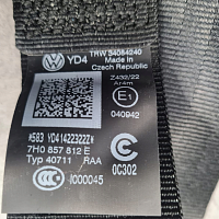 tříbodový bezpečnostní pás s automatikou černá barva kód barvy RAA z vozu VW Transporter T5 7J facelift r.v. 2011 - 2