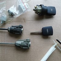 8E0 905 855 C vlozka zamku pro spinaci skrinku se snimaci civkou klic hlavni s kodovanym trans- ponderem s moznosti zmeny kodu    107 905 855 CF - 7