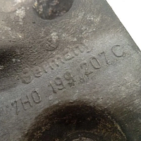 7H0 199 207 C  Nosič motoru vpravo - 2