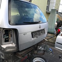 3B9 827 505 E  zamek vika mikrospinac uvnitr - 3