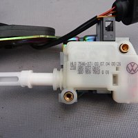 3B0 827 573 G  Vložka zámku s klíči a pouzdrem   107 827 573 JE - 2