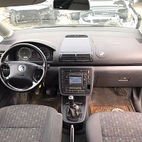 7M3 858 337 G  01C Schránka odkládací (strana spolujezdce) satenove cerna - 2