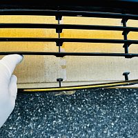 Středová spodní ventilační mřížka předního nárazníku pro VW CC PASSAT  (358) 2012-2017 - 2