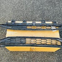 Originální mřížka předního nárazníku VW Up 1S Facelift 1S0853677F - 2