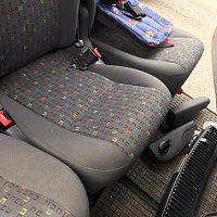 7M3 883 013 CG RKA Sedadlo kompletní s opěrkou zad, opěrkou hlavy a integro- vanou dětskou sedačkou antracitova - 7