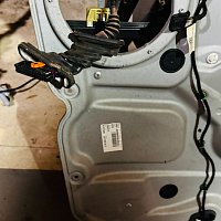 Přední pravý stahovač okna VW CADDY 3 2K1837752DE 2K1837730L 04-2009 - 3