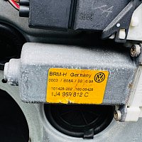 VW Golf 4 IV Bora motorek stahovače okna vzadu vpravo 1J4959812C  řídicí jednotka dveří - 2