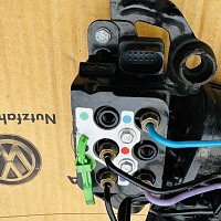 Blok ventilů pro vzduchové odpružení VW Phaeton 3D Bentley Continental GT audi A8 - 2