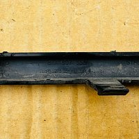 81A 807 663    kus spojovaci uprostred  Audi Q2 - 2016 Přední lišty nárazníku - 2