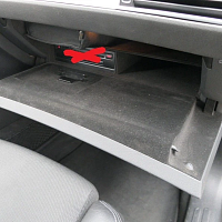 4F1 858 134    Víko odkládací přihrádky   01/04-02/09 6PS ČERNÁ SOUL - 2