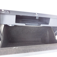 5G1 857 114 E  Víko odkládací přihrádky (strana spolujezdce) - 2