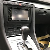 8E0 858 005 E  Uchycení  tunel palubní deska střed pro rádio 2DIN - 2