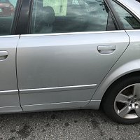 8E5 845 299 AA NVB okno bocni trojuhelníkové levé zadní na karoserii - 2