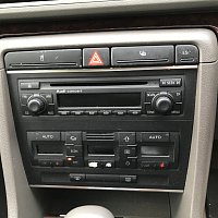 8E0 857 951 H  popelnik vpredu  09/00-12/04 4PK - 2