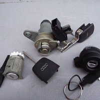 8E0 898 375 A   sada vložek zámků klíče spínačka dveře kompletní - 2