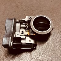 VW PASSAT 2013-2015.  1K0253691E Škrtící klapka. 1K0 253 691 E V150 - 12