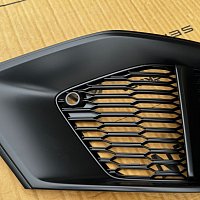 Mřížka nárazníku pravá Audi Q8 4M8 - 3