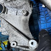 Držák čerpadla posilovače řízení 059145169P - 5