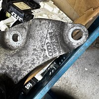 4F0199343M Audi A6 4F/C6 2.7/3.0l TDI Uložení/uložení motoru přední - 2