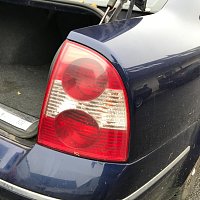 3B5 807 305    Držák nárazníku  limuzina+ - 2