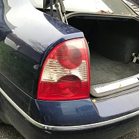 3B5 807 305    Držák nárazníku  limuzina+ - 3