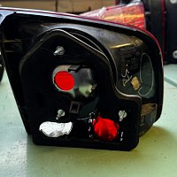 Zadní světlo pro VW Touareg před faceliftem, pravá strana, víko zavazadlového prostoru - 2