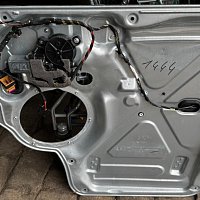 VW T5 2.0TDI Multivan Motorek spouštěče oken  Dveře spolujez pravé přední - 10