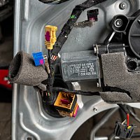 VW T5 2.0TDI Multivan Motorek spouštěče oken  Dveře spolujez pravé přední - 2