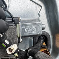 Motorek spouštěče oken  Dveře řidiče  VW T5 2.0TDI Multivan - 4Motion - Team - 9