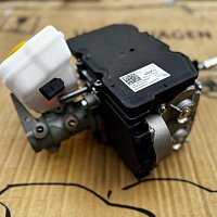 4M0 614 105 AA posilovac brzd (elektromechanicky) D - 05.02.2024>> - 3