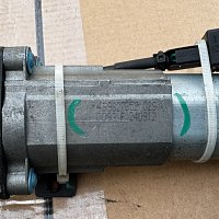 ELEKTROMOTOR ZADNÍCH VÝKLOPNÝCH DVEŘÍ AUDI Q5 8R ZADNÍ PRAVÝ - 4