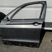 LEVÉ PŘEDNÍ DVEŘE ŘIDIČ  - VW Tiguan 5NA - 2