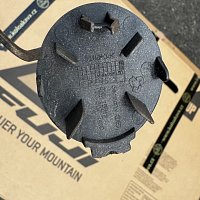 VW Touran (1T1) Přední nárazník  OSTŘIKY - 23