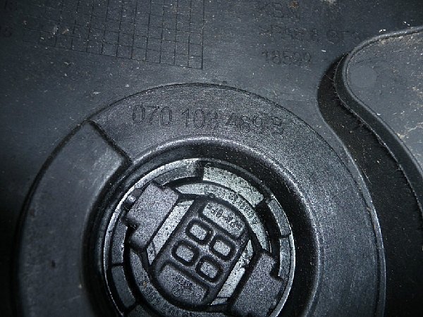 070 103 469B VW T5 2,5 TDI BNZ kryt hlavy ventilů - 4