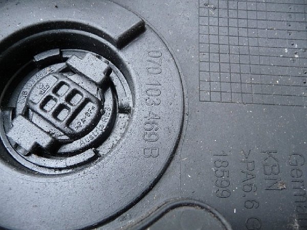 070 103 469B VW T5 2,5 TDI BNZ kryt hlavy ventilů - 5