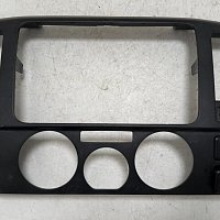 7E0857237K 9B9 černá satén plast  VW T5 facelift-stredovy ramecek - 2