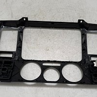 7E0857237K 9B9 černá satén plast  VW T5 facelift-stredovy ramecek - 5
