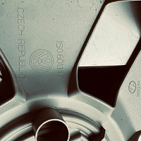 Poklice středové VW up!  ozdobné na disky kol ocelové UP ! - 8