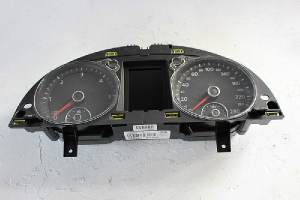 Passat CC 2.0TDI  VW  Tachometr přístrojová deska