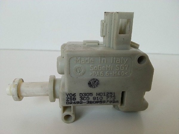 3C0 810 773 VW Passat 3C B6 2007 servomotor víčka nádrže 